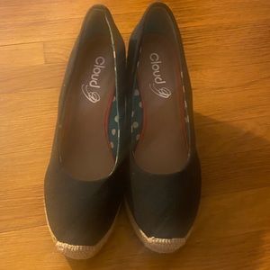 Wedge slip on, canvas, used / great condition, size 9.5